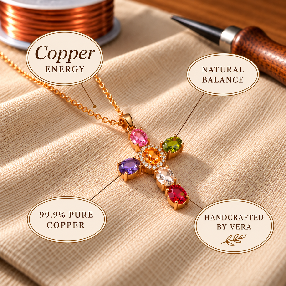 Pendentif croix à zircons avec chaîne